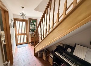 HALLWAY- click for photo gallery